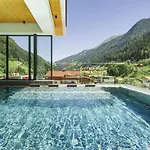 Active Nature Seemount 4* See